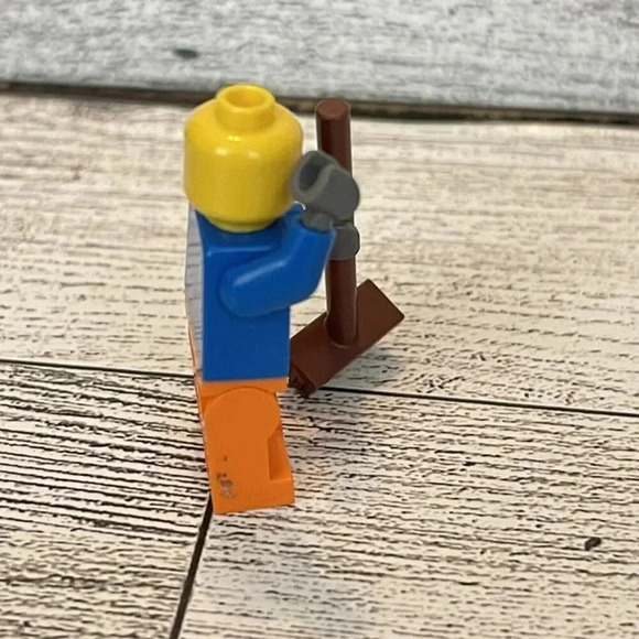 Lego Minifigure Twn232 Sanitation Worker 10680 Garbage Truck W/ Broom - Picture 4 of 4